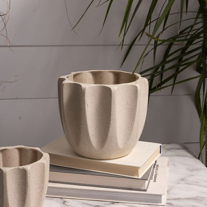 Beaumont Pot - 7.5" (off white)