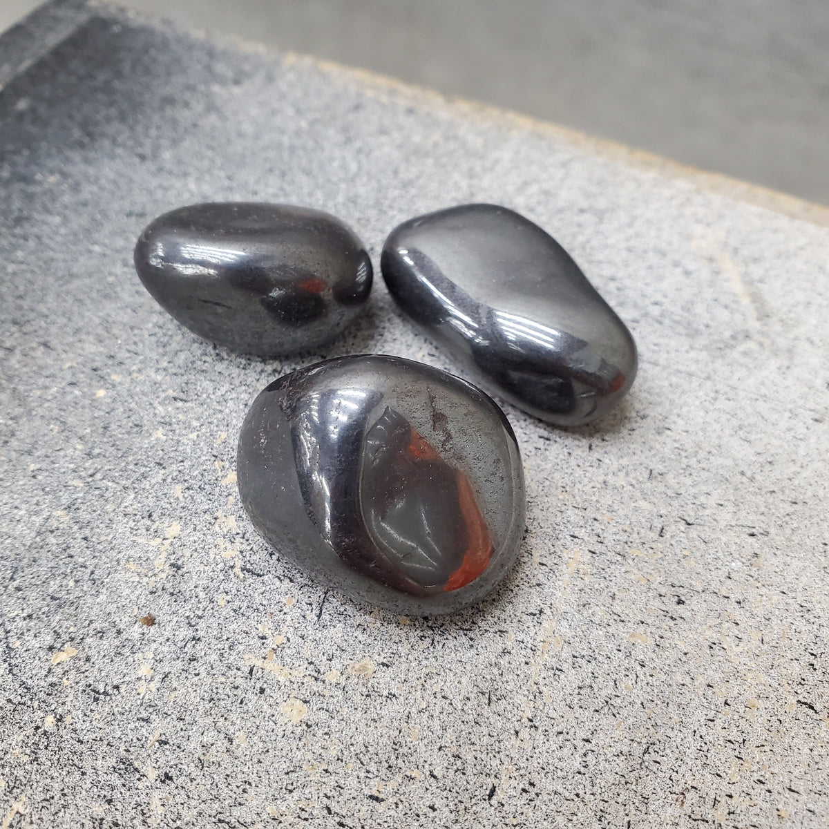 CRYSTALS - HEMATITE TUMBLED
