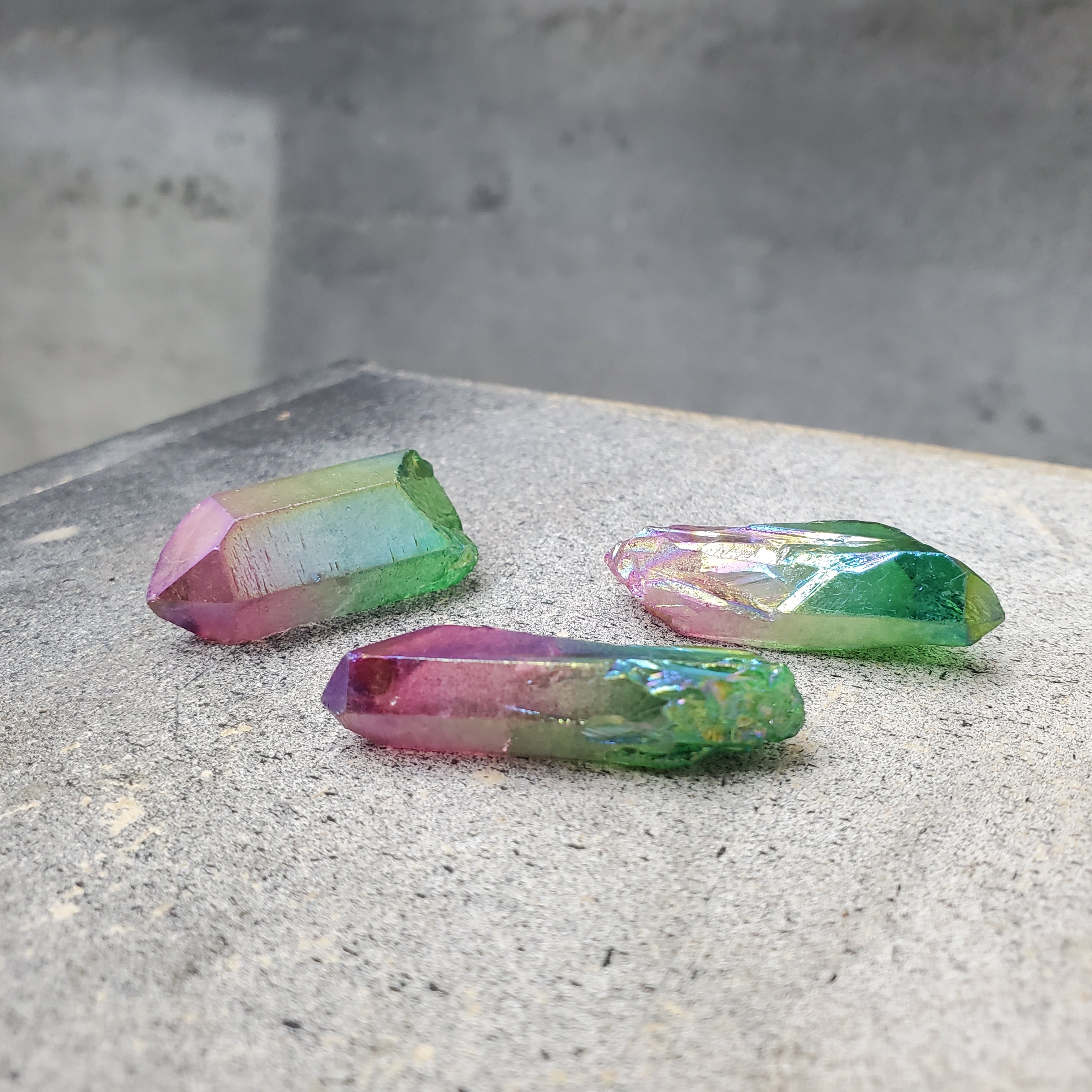 OMBRE PINK-GREEN AURA QUARTZ POINT Peace, Love & Happiness Club